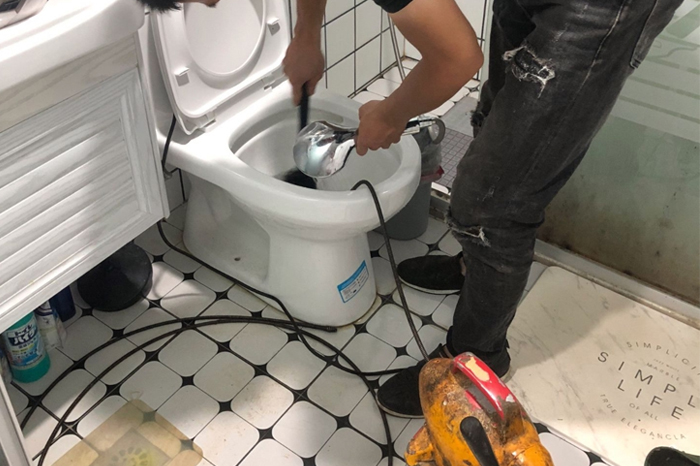 宏伟疏通下水道