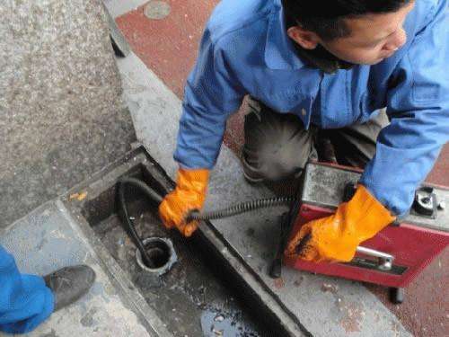 宏伟疏通下水道