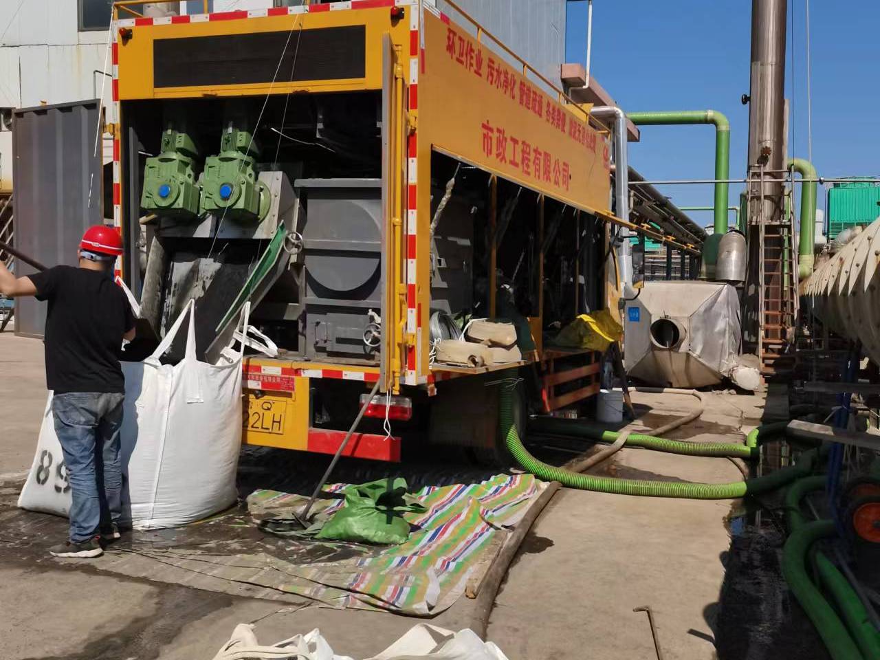 宏伟淤泥压干处理